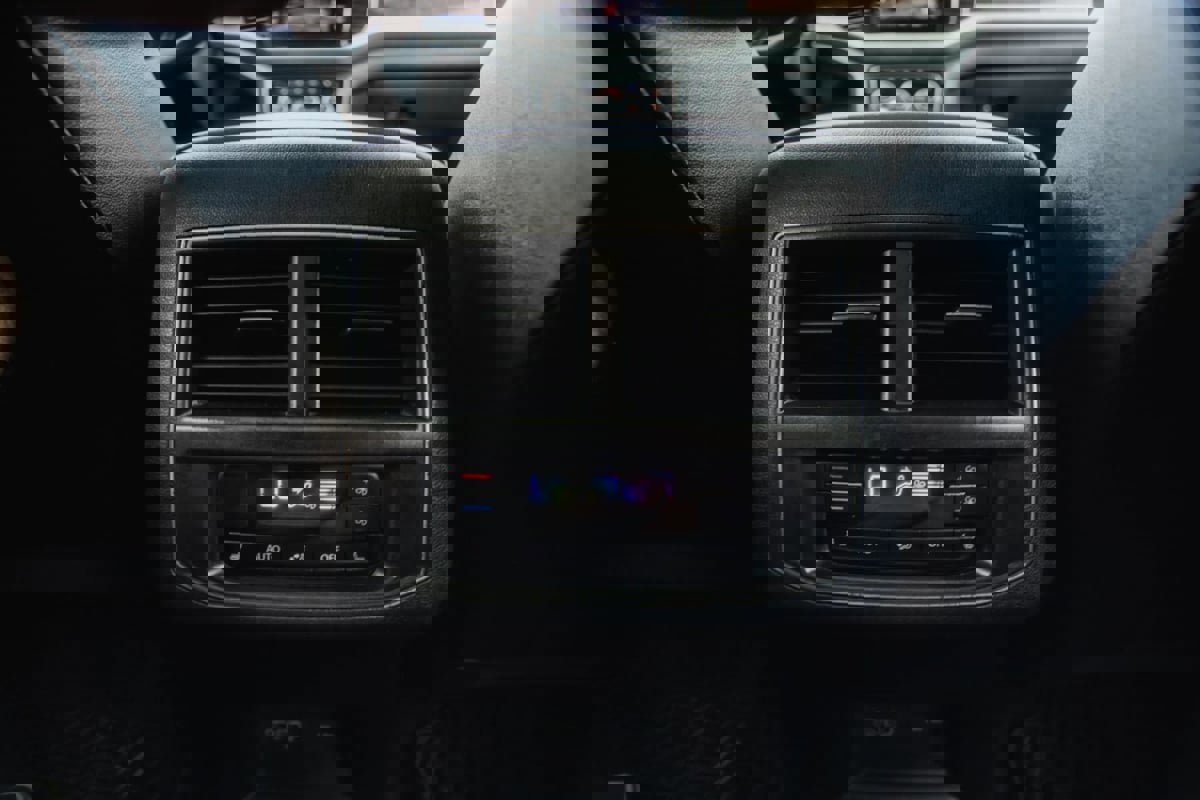 Used 2018 Volkswagen Atlas SEL Premium image 31