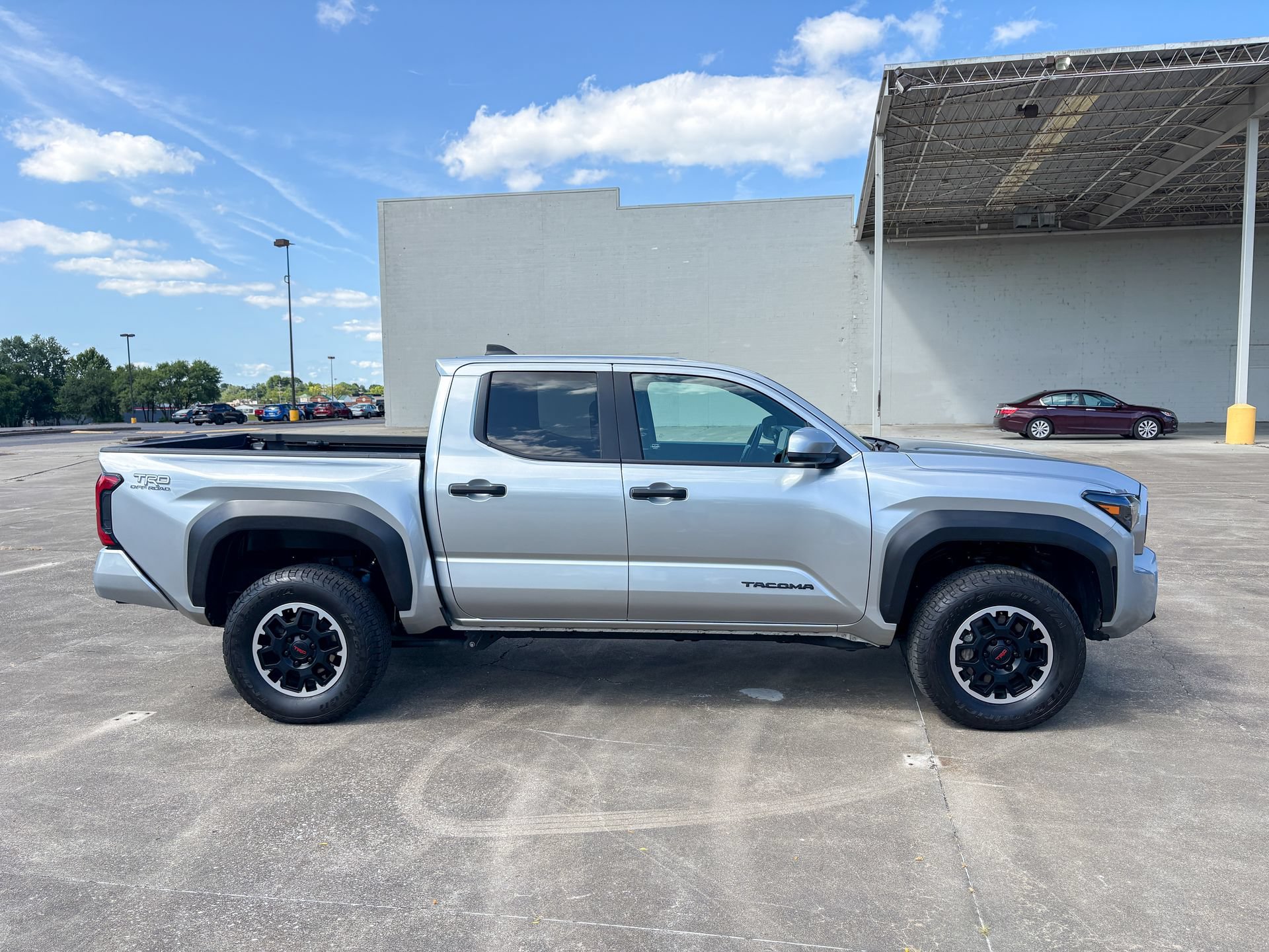 Used 2024 Toyota Tacoma TRD Off-Road AWD/4WD image 17