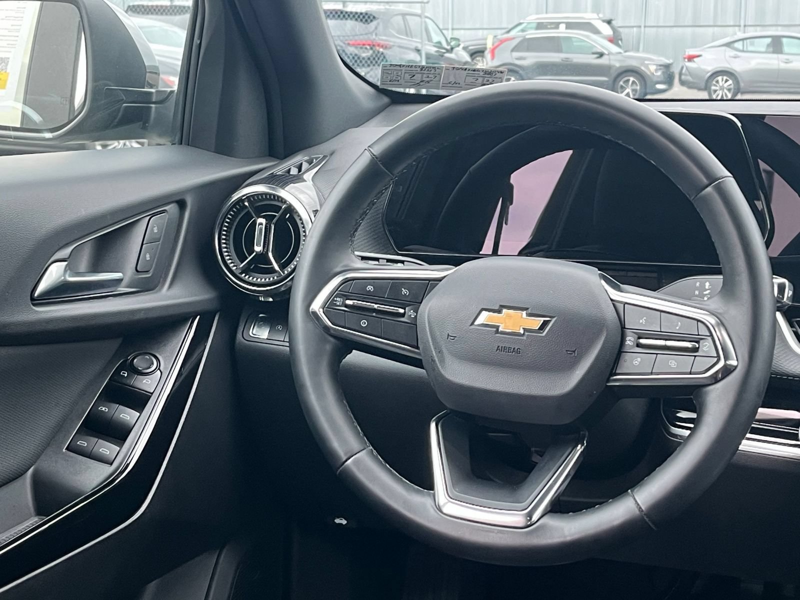 Used 2025 Chevrolet Equinox LT FWD image 28