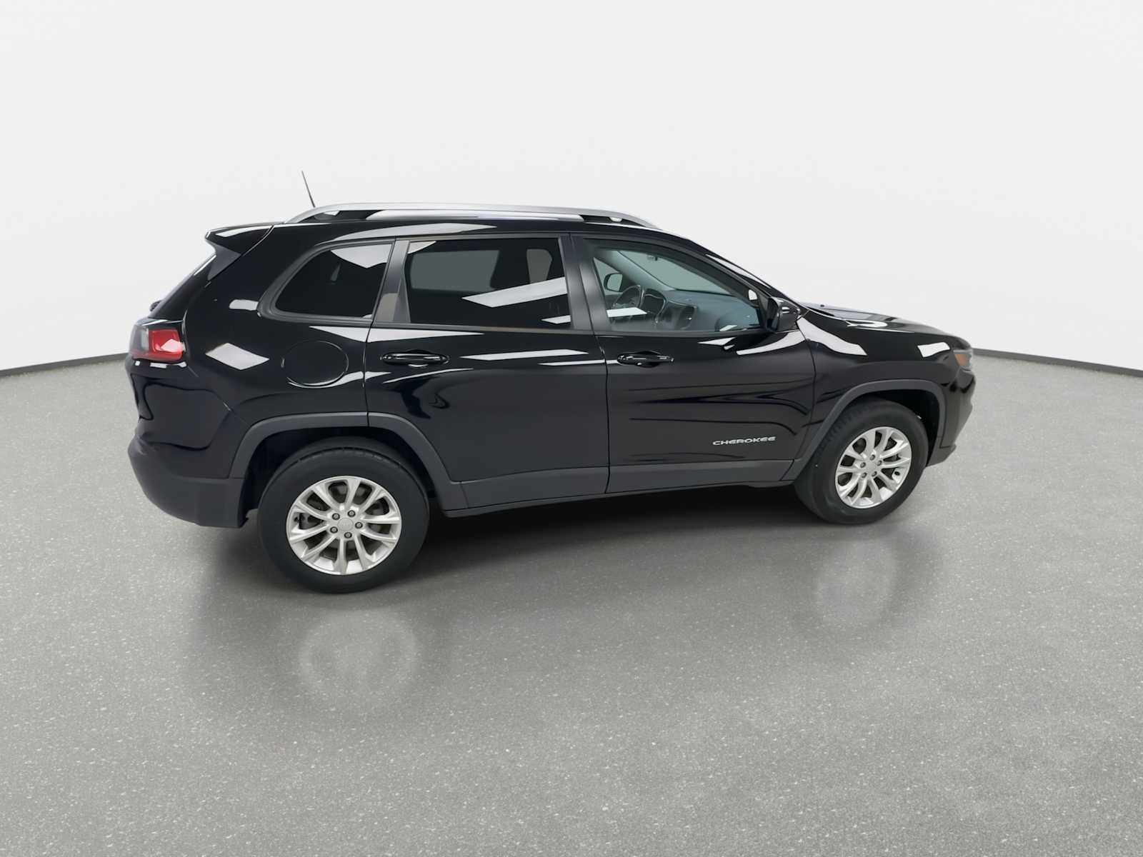 Used 2020 Jeep Cherokee Latitude w/ Cold Weather Group image 9
