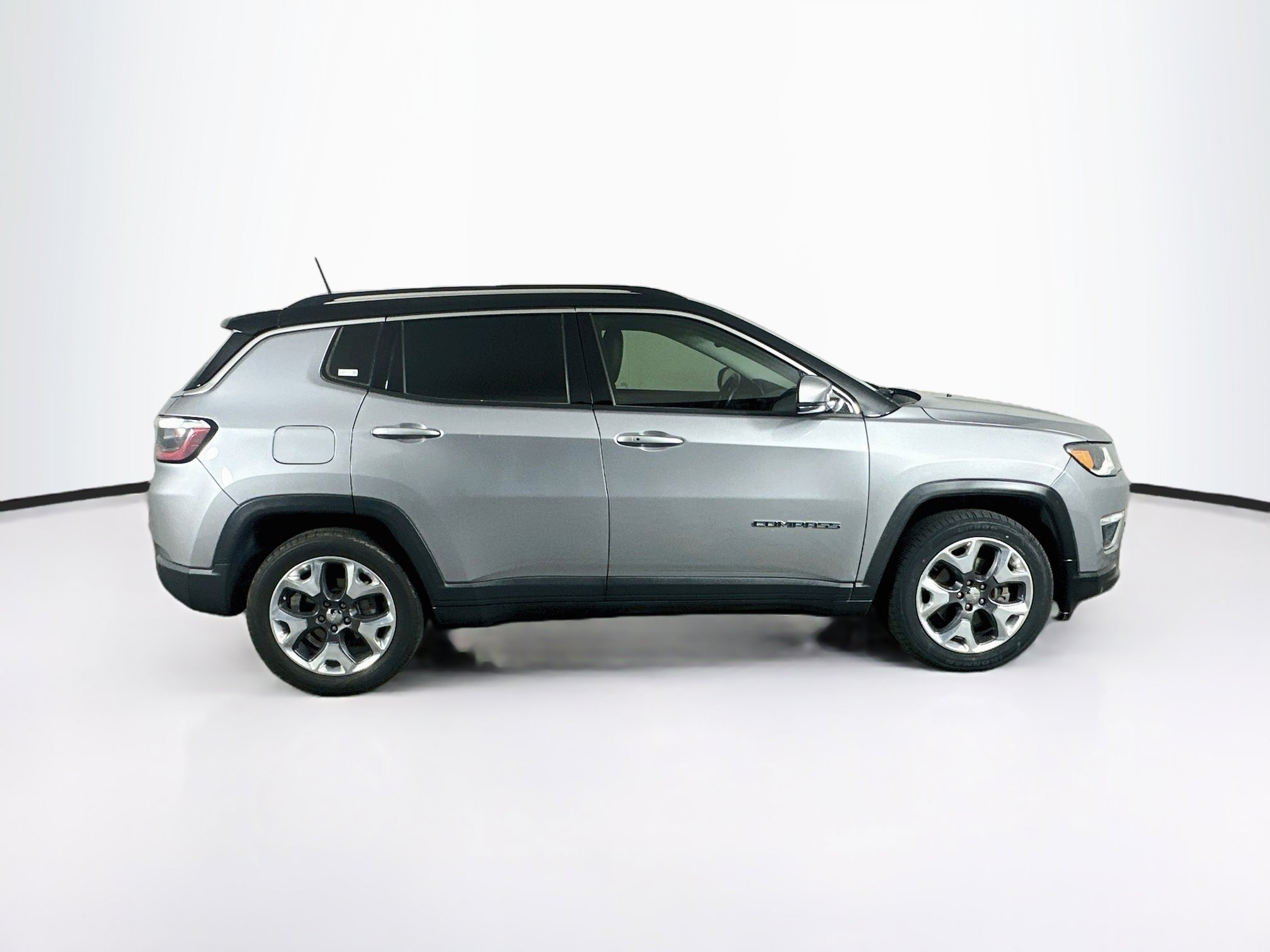 Used 2018 Jeep Compass Limited w/ Navigation Group FWD image 10
