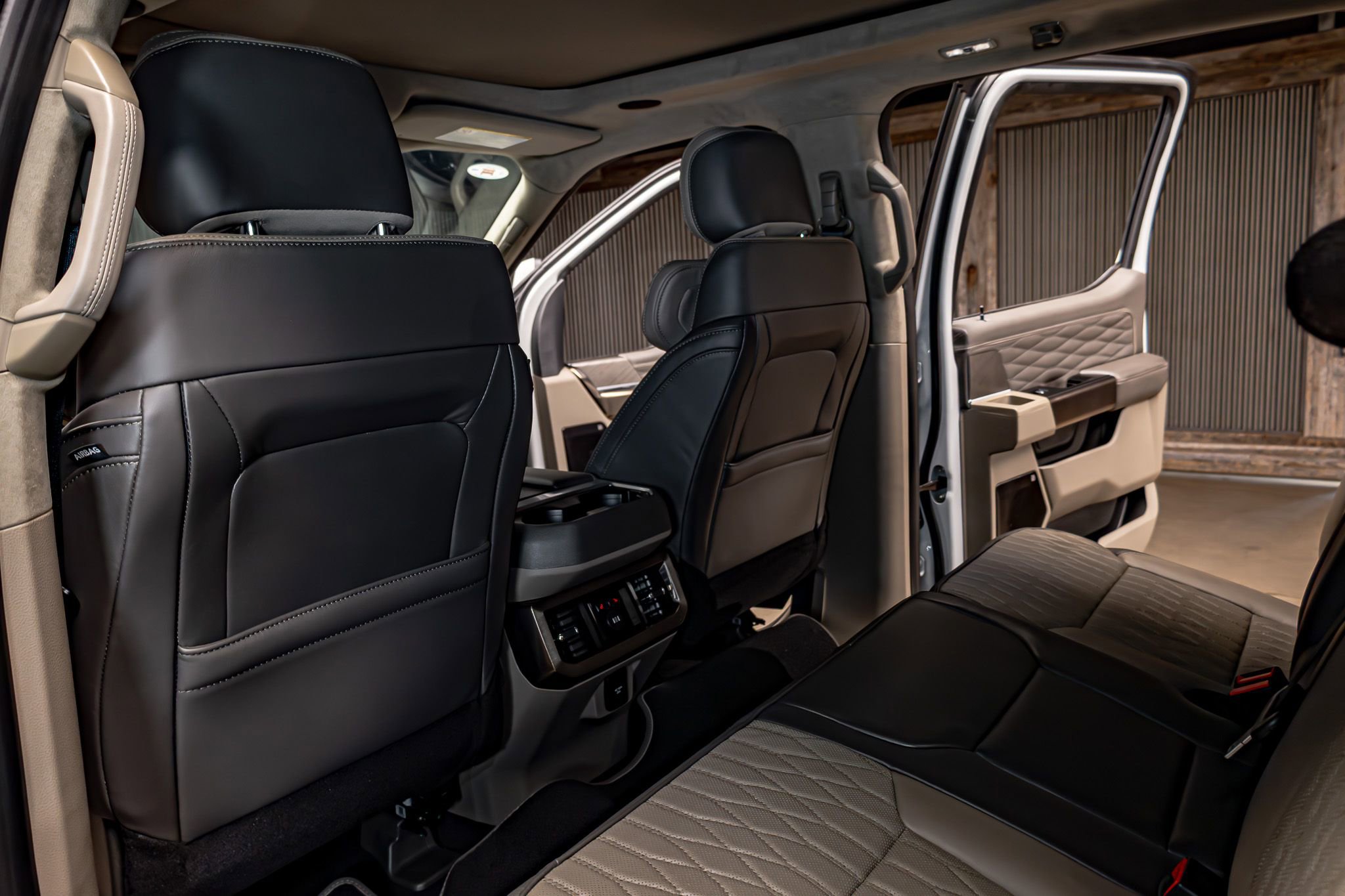 Used 2026 Ford F450 Platinum w/ Platinum Plus Package image 25