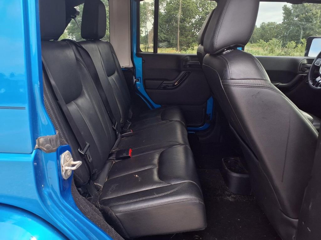 Used 2015 Jeep Wrangler Unlimited Sahara AWD/4WD image 13