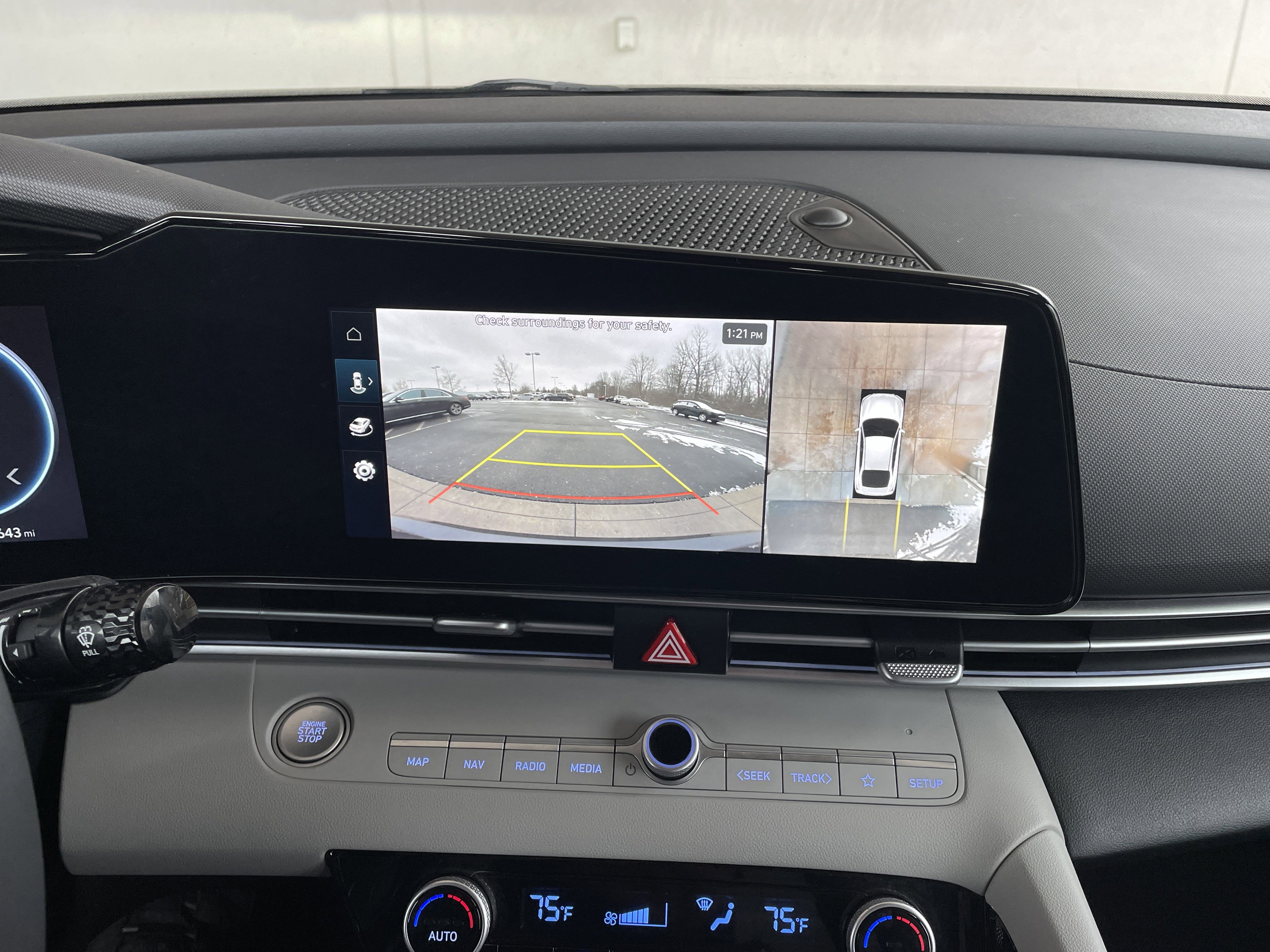 Used 2024 Hyundai Elantra Limited image 10