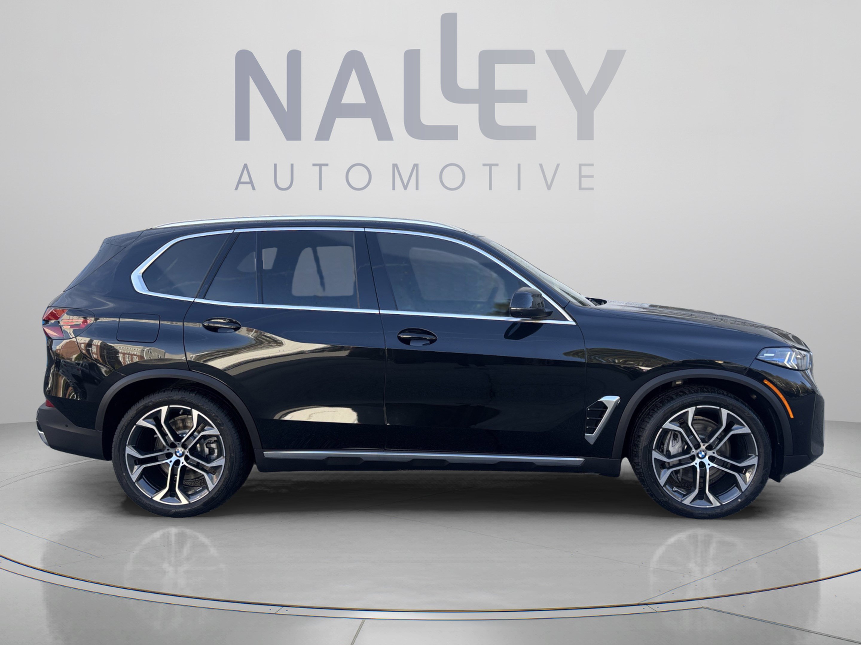 Used 2026 BMW X5 xDrive50e w/ Premium Package AWD/4WD image 4