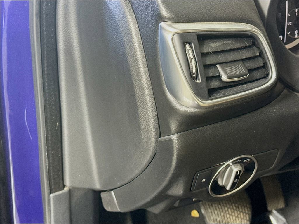 Used 2017 INFINITI QX30 image 10