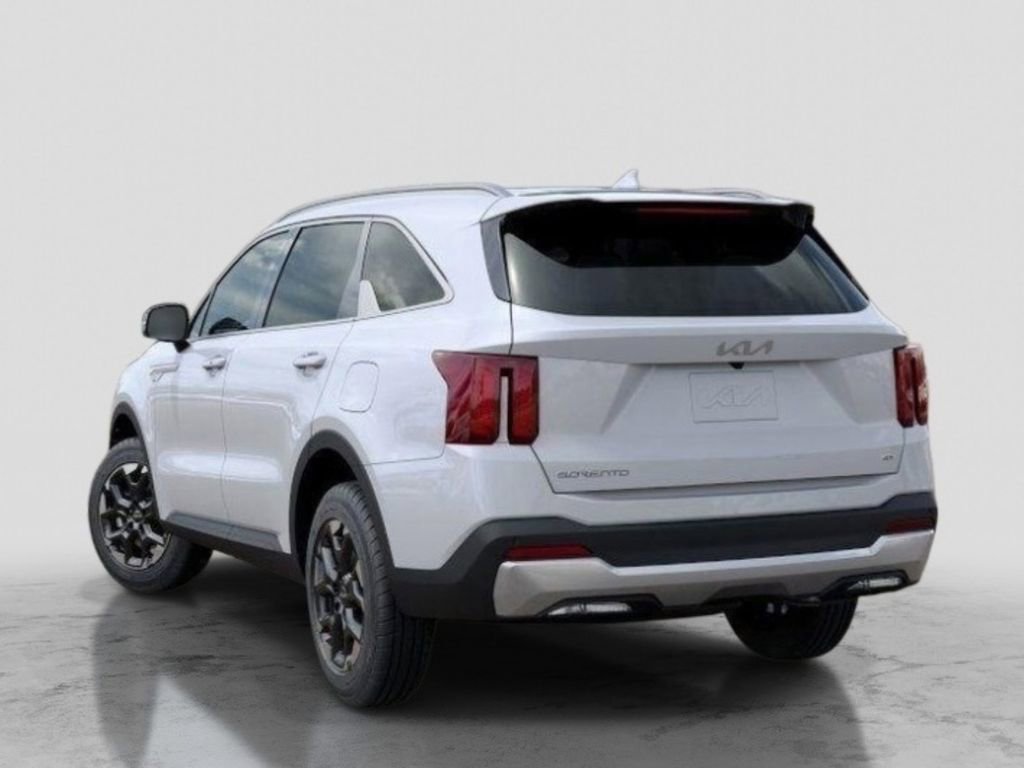 Used 2025 Kia Sorento S image 4