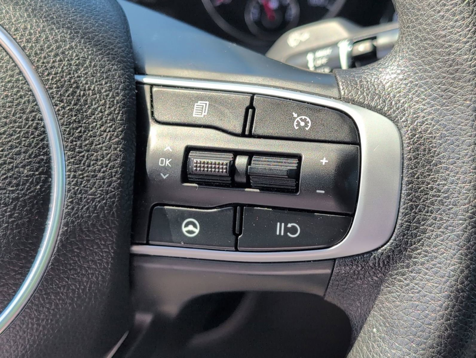 Used 2023 Kia K5 LXS image 25