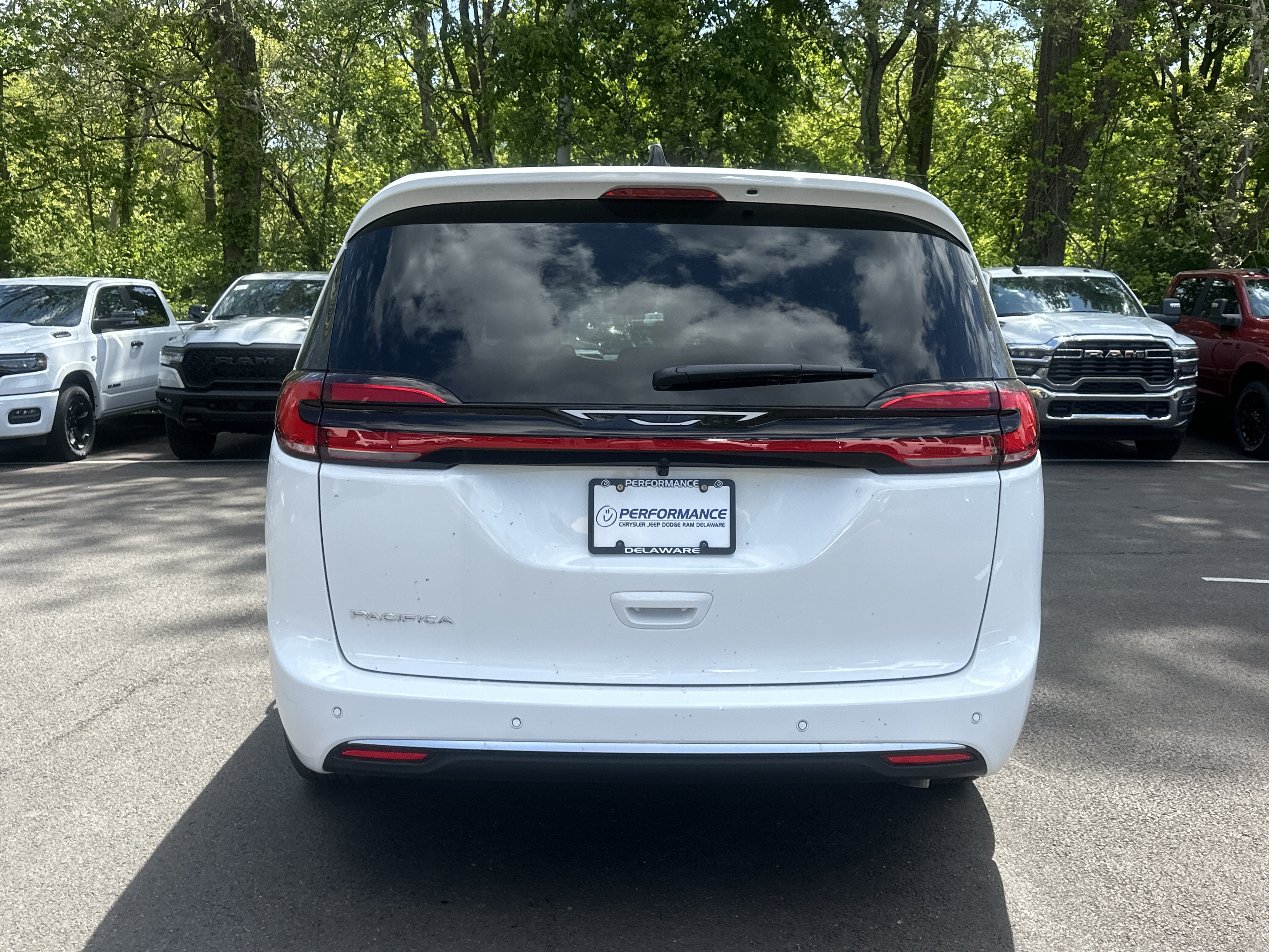 New 2027 Chrysler Pacifica Select FWD image 14