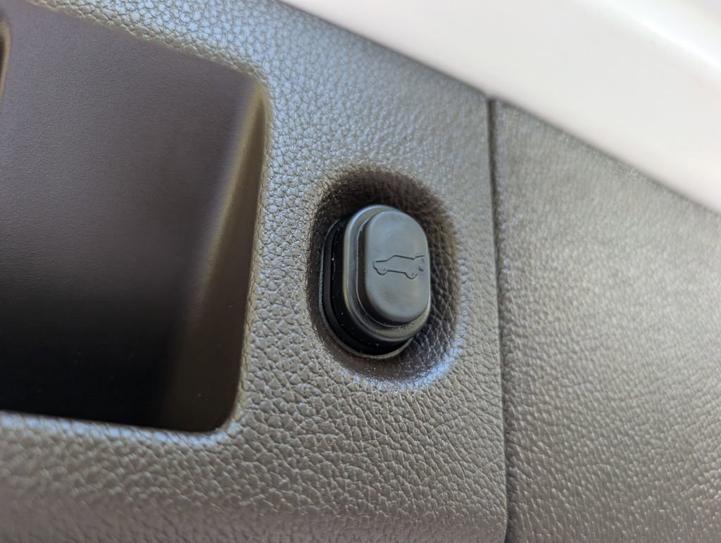 Used 2017 Chevrolet Suburban Premier image 31