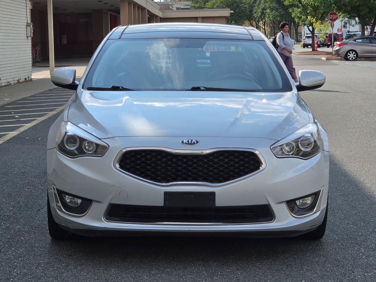 Used 2016 Kia Cadenza Premium FWD image 2