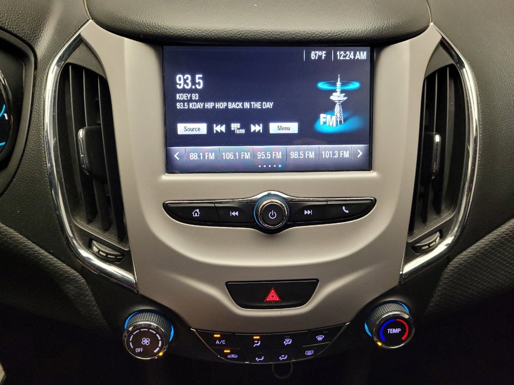 Used 2017 Chevrolet Cruze LS FWD image 25