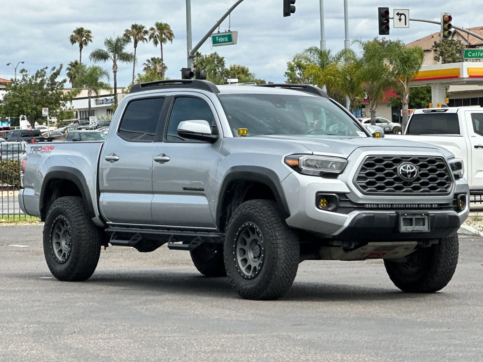 Used 2022 Toyota Tacoma TRD Off-Road w/ Technology Package AWD/4WD image 8