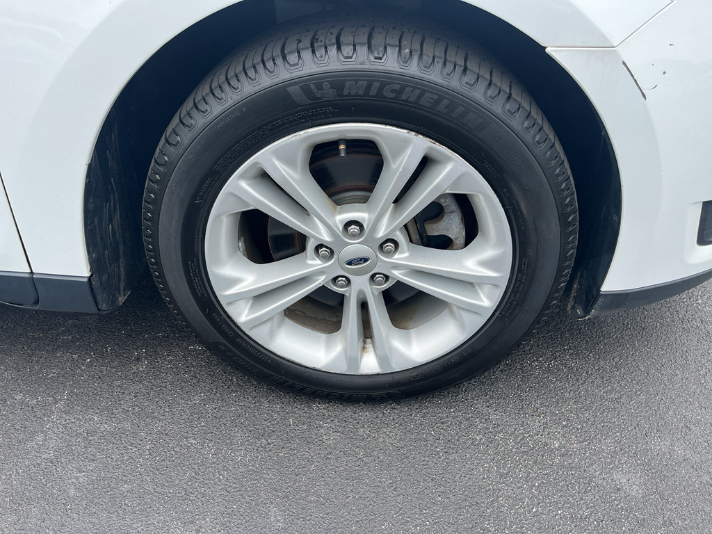 Used 2019 Ford Taurus SE FWD image 12