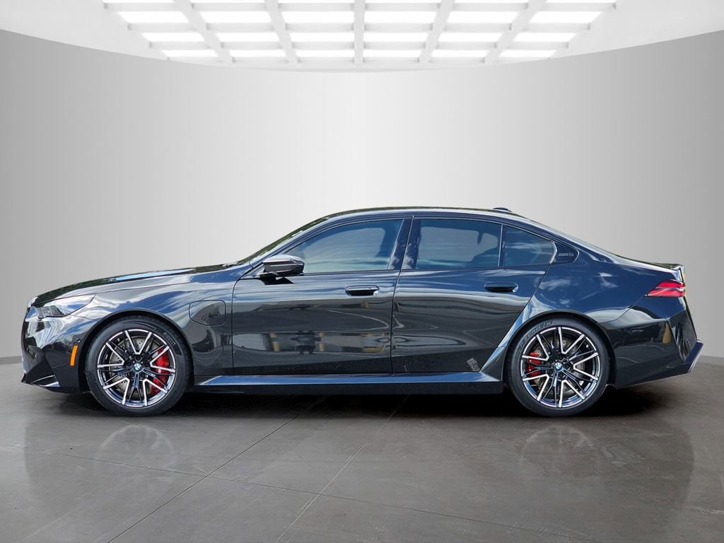 New 2026 BMW M5 w/ Carbon Package image 3