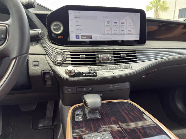 Used 2024 Lexus LS 500 w/ Interior Upgrade Package RWD image 9
