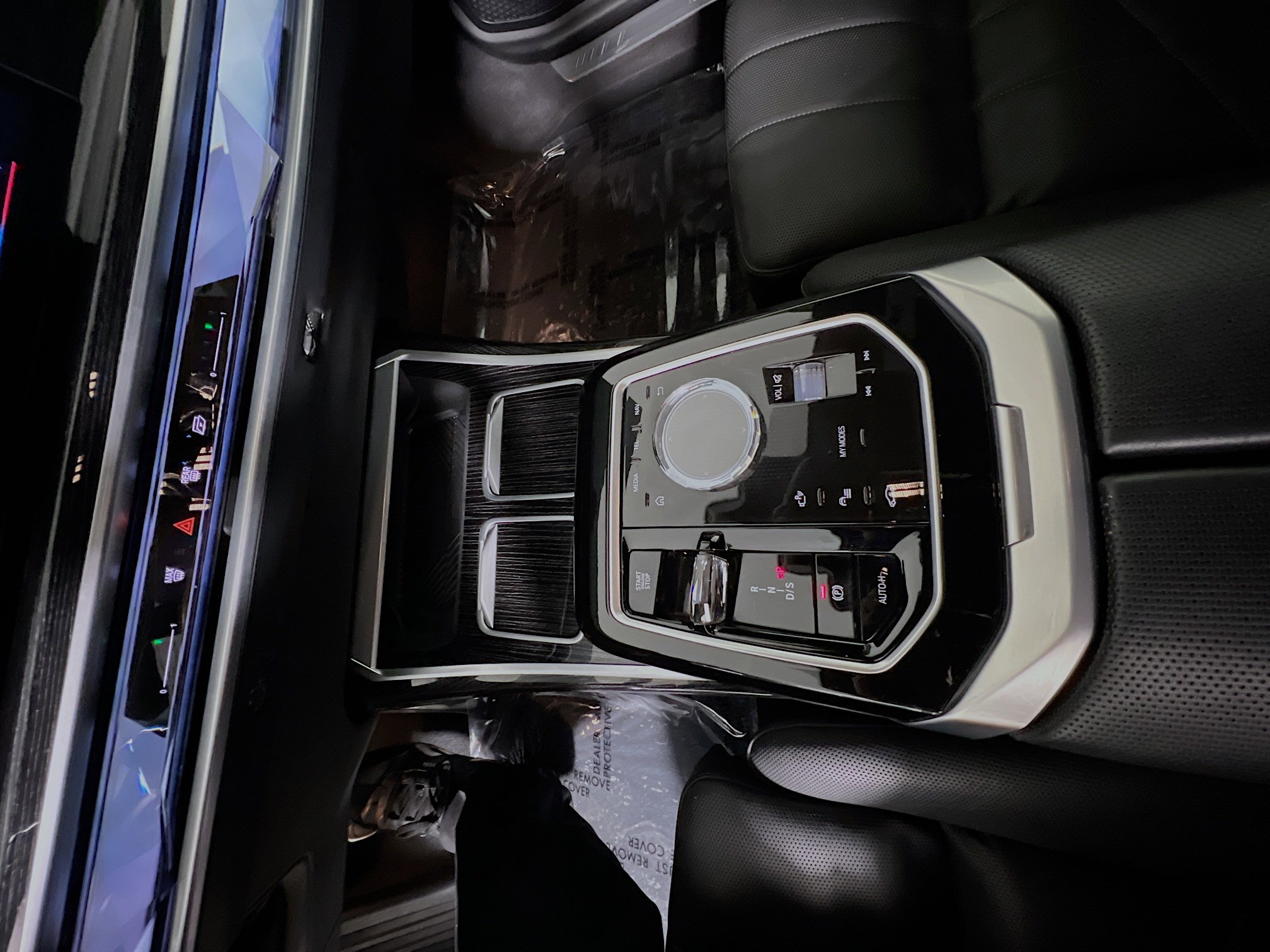 Used 2025 BMW 740i xDrive image 25