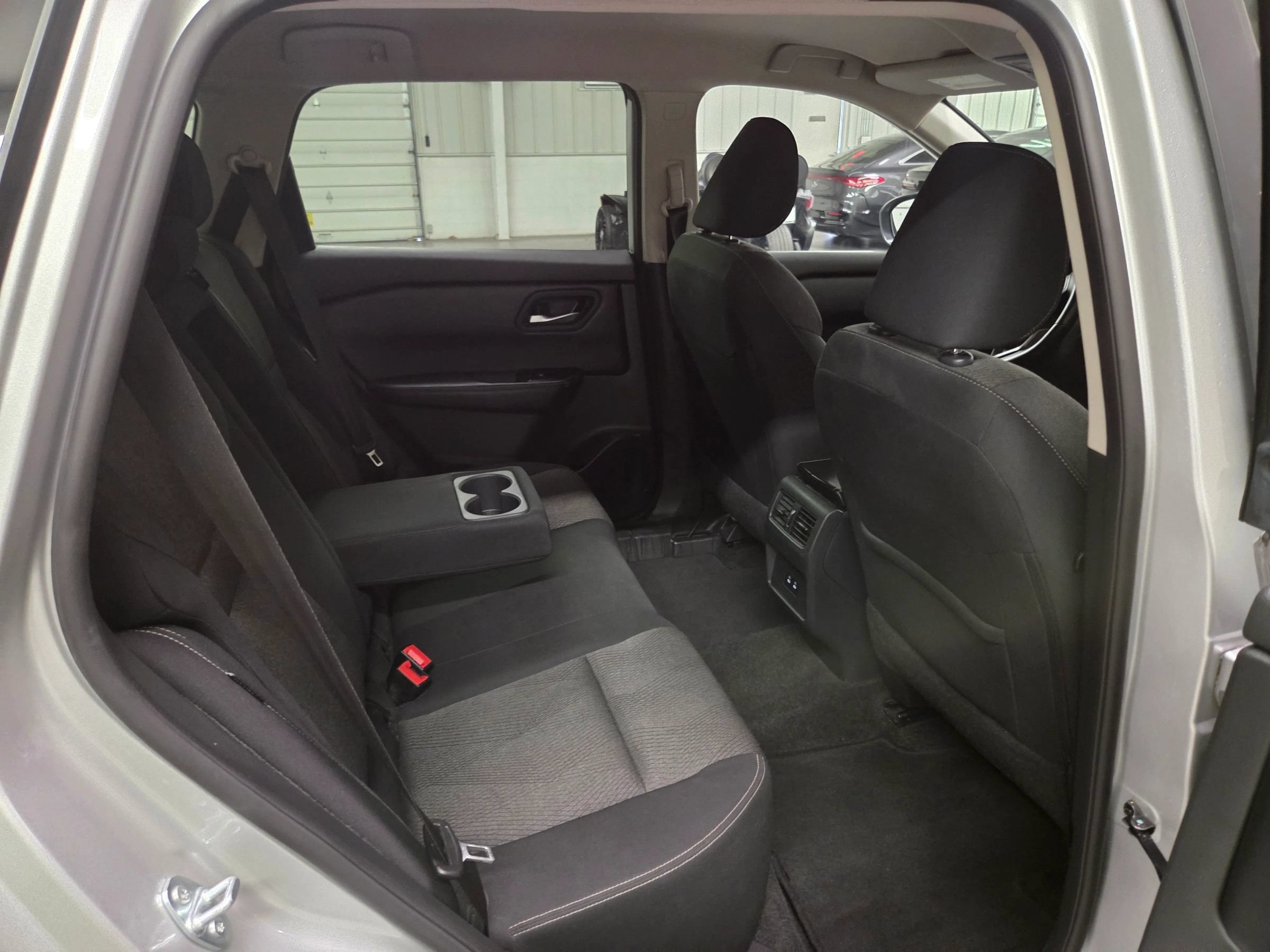 Used 2025 Nissan Rogue SV FWD image 31