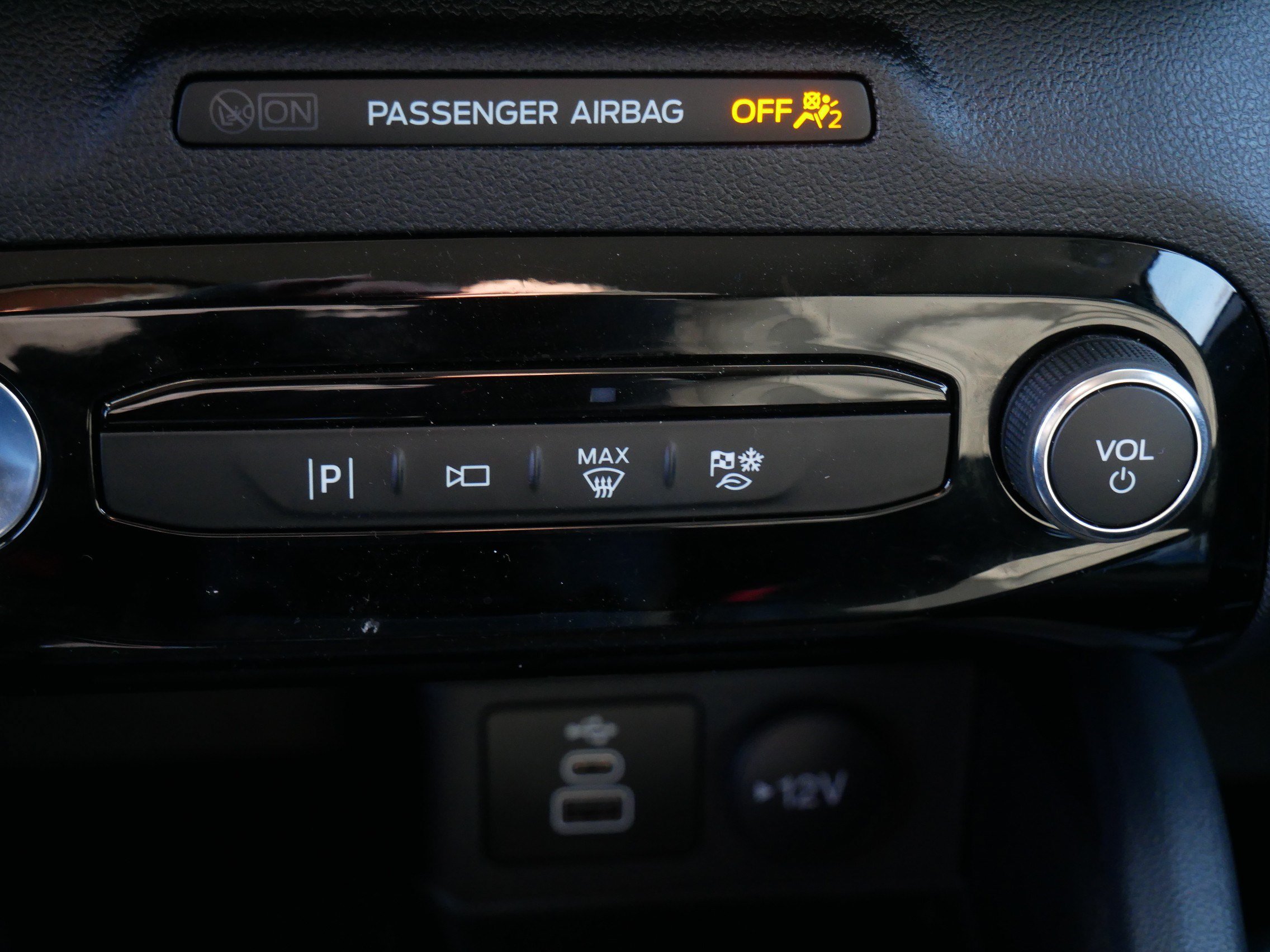 Used 2025 Ford Escape SE w/ PHEV Premium Package FWD image 23