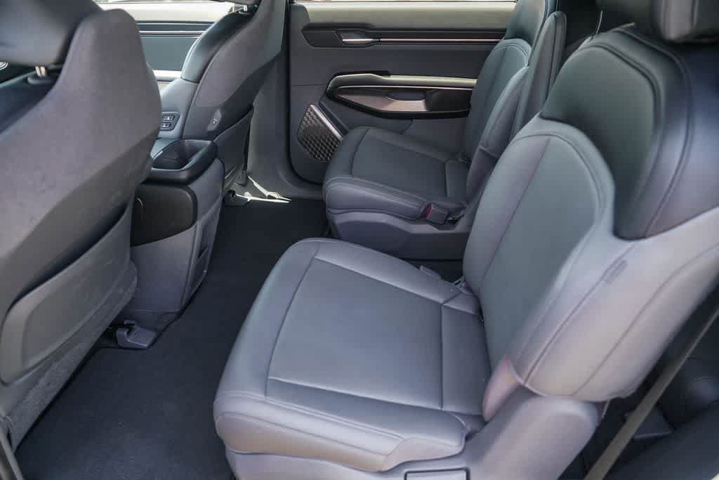 Certified 2024 Kia EV9 Light Long Range RWD image 17