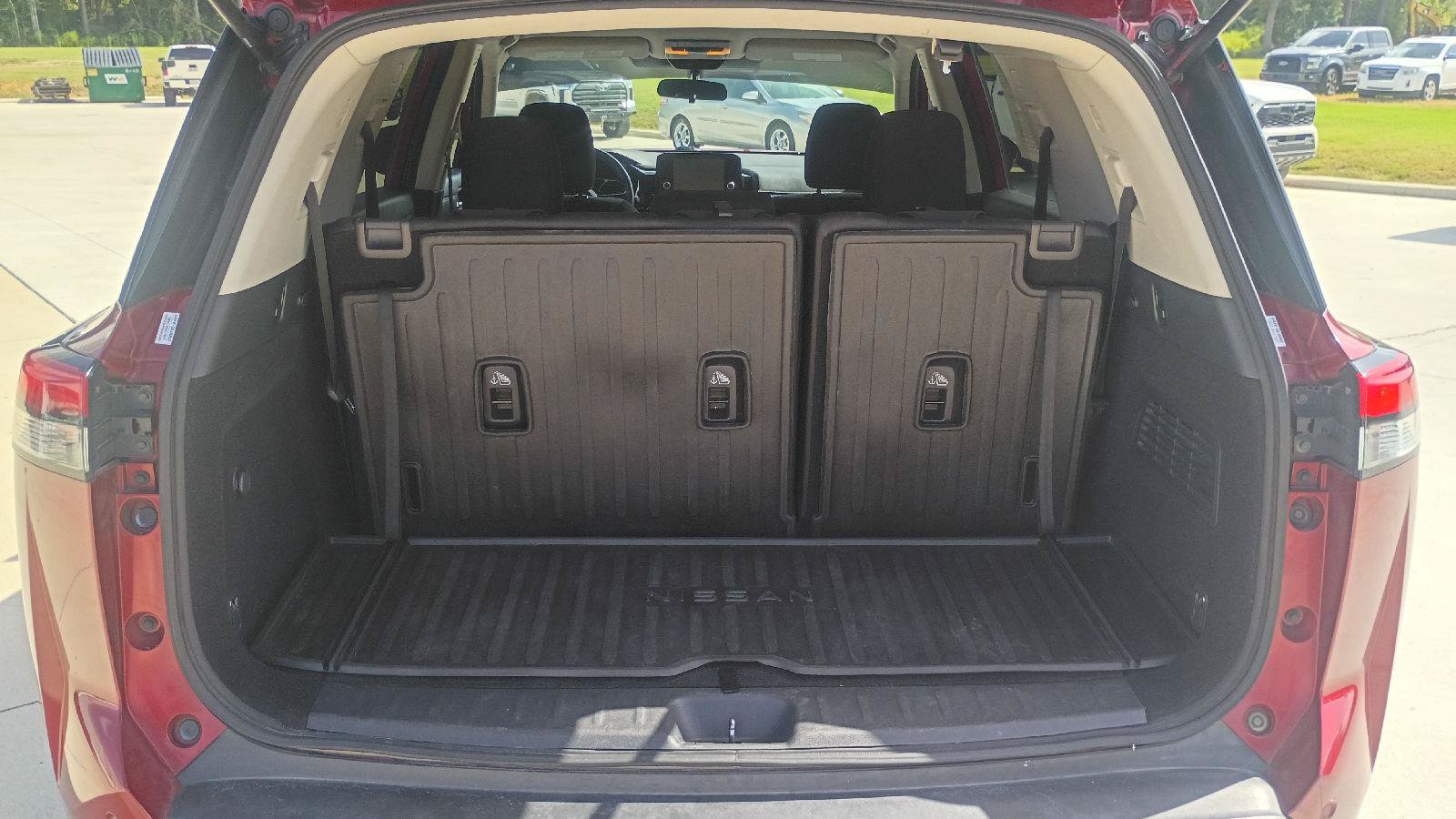 Used 2022 Nissan Pathfinder SV w/ SV Black Package FWD image 17