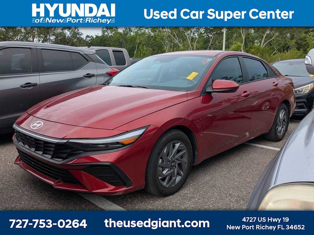 Certified 2024 Hyundai Elantra SEL FWD image 2