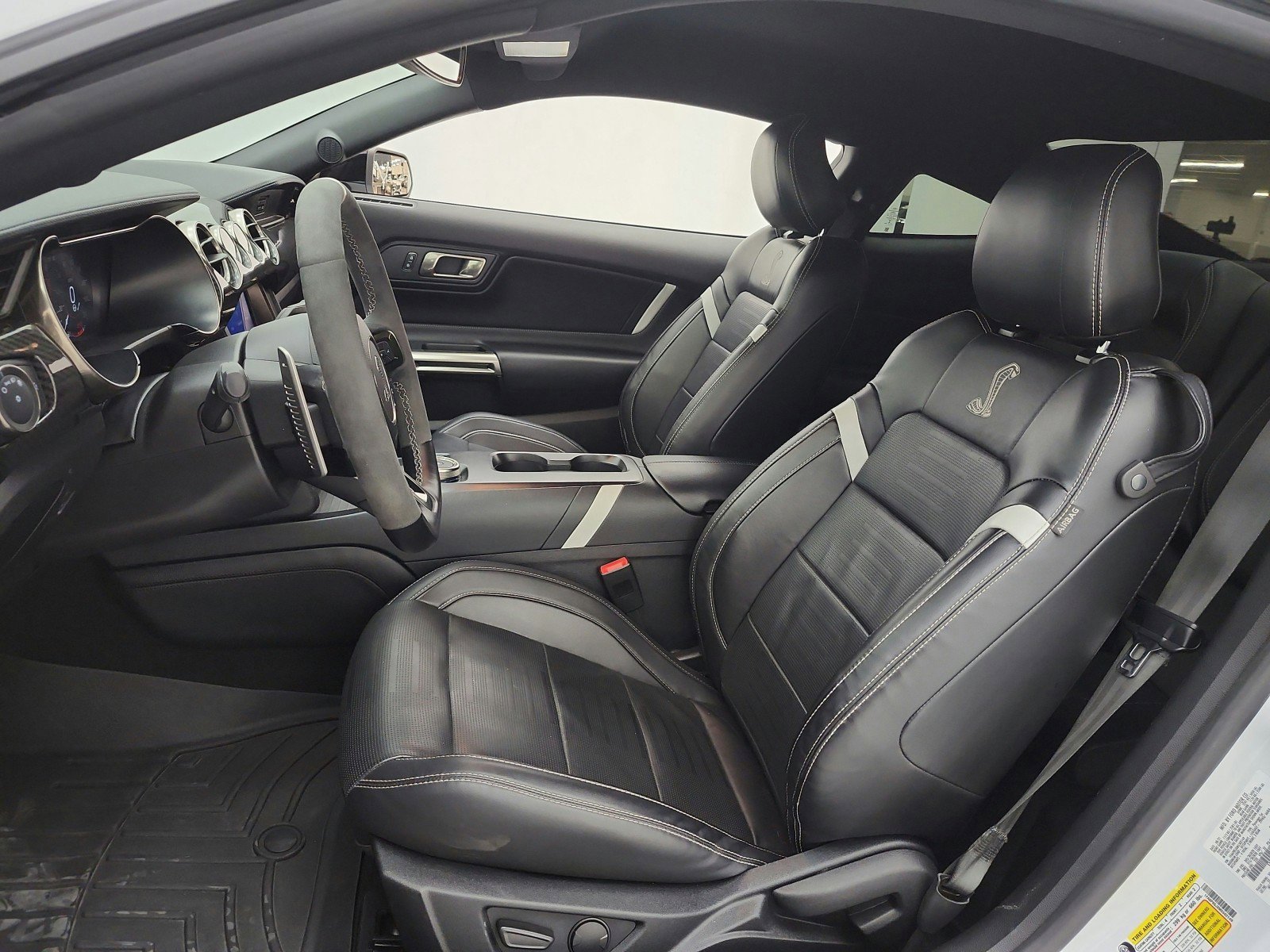 Used 2021 Ford Mustang Shelby GT500 w/ Technology Package RWD image 10