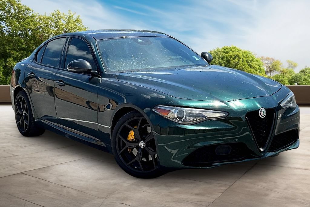 Used 2020 Alfa Romeo Giulia w/ Nero Edizione RWD image 11