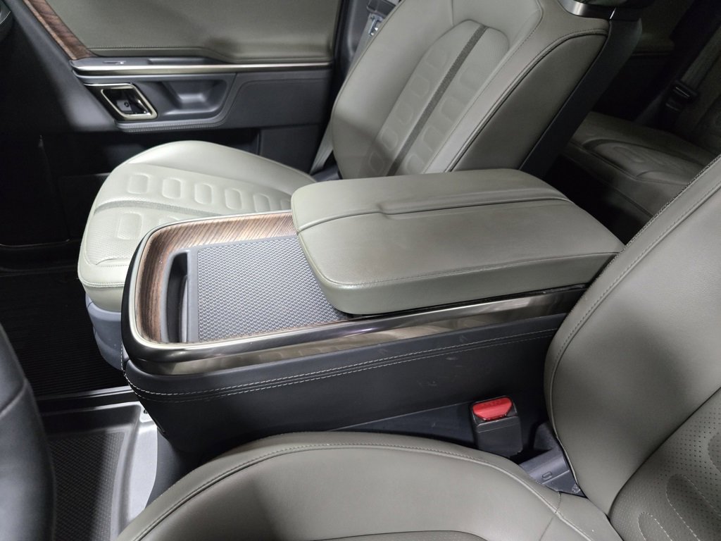 Used 2022 Rivian R1T Adventure image 28