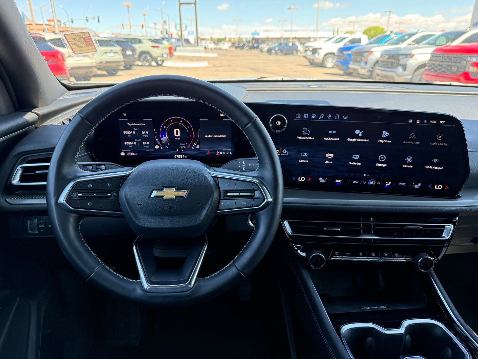 Used 2025 Chevrolet Traverse LT image 13