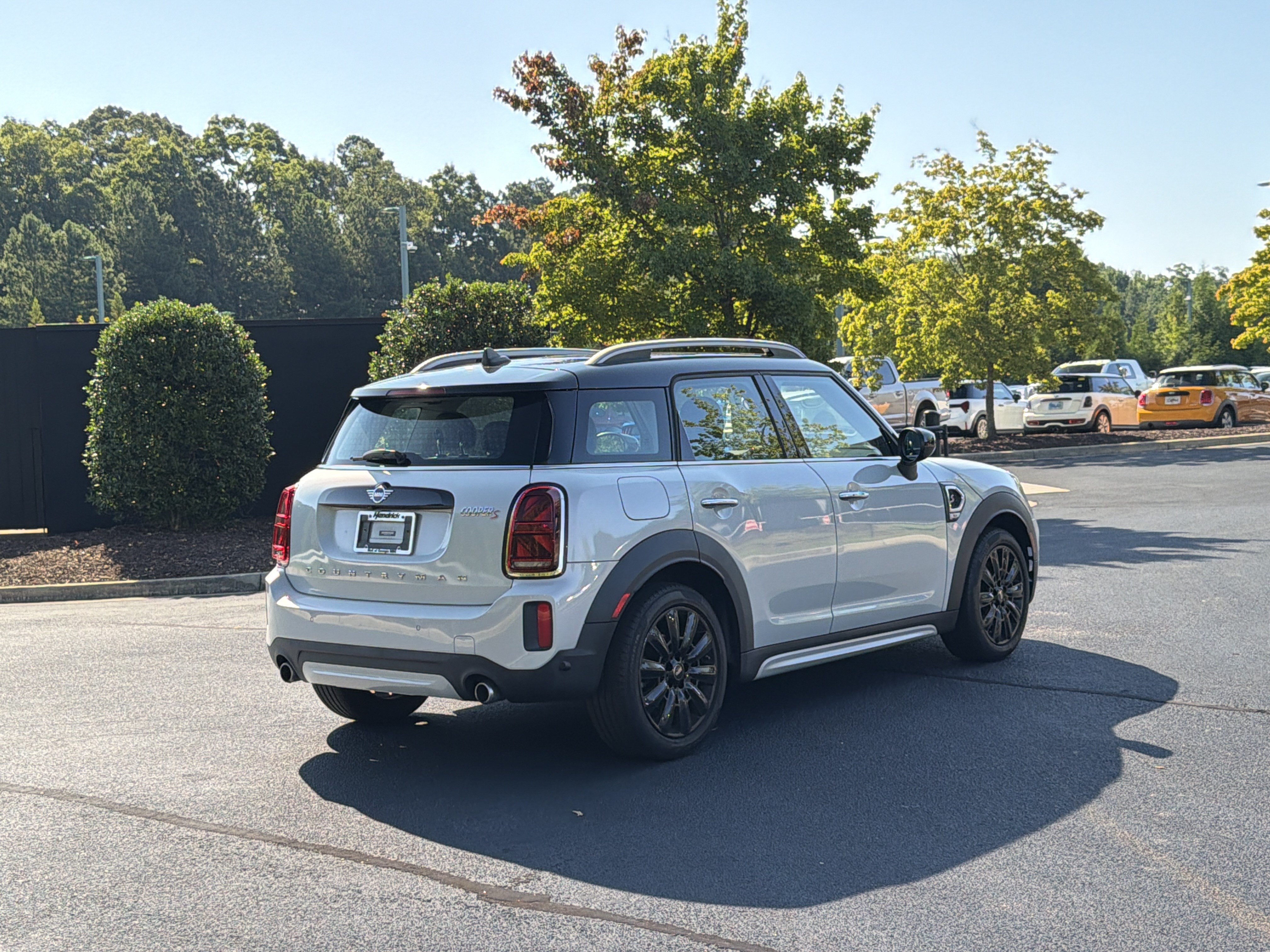 Used 2023 MINI Cooper Countryman S w/ Signature Upholstery Package FWD image 3
