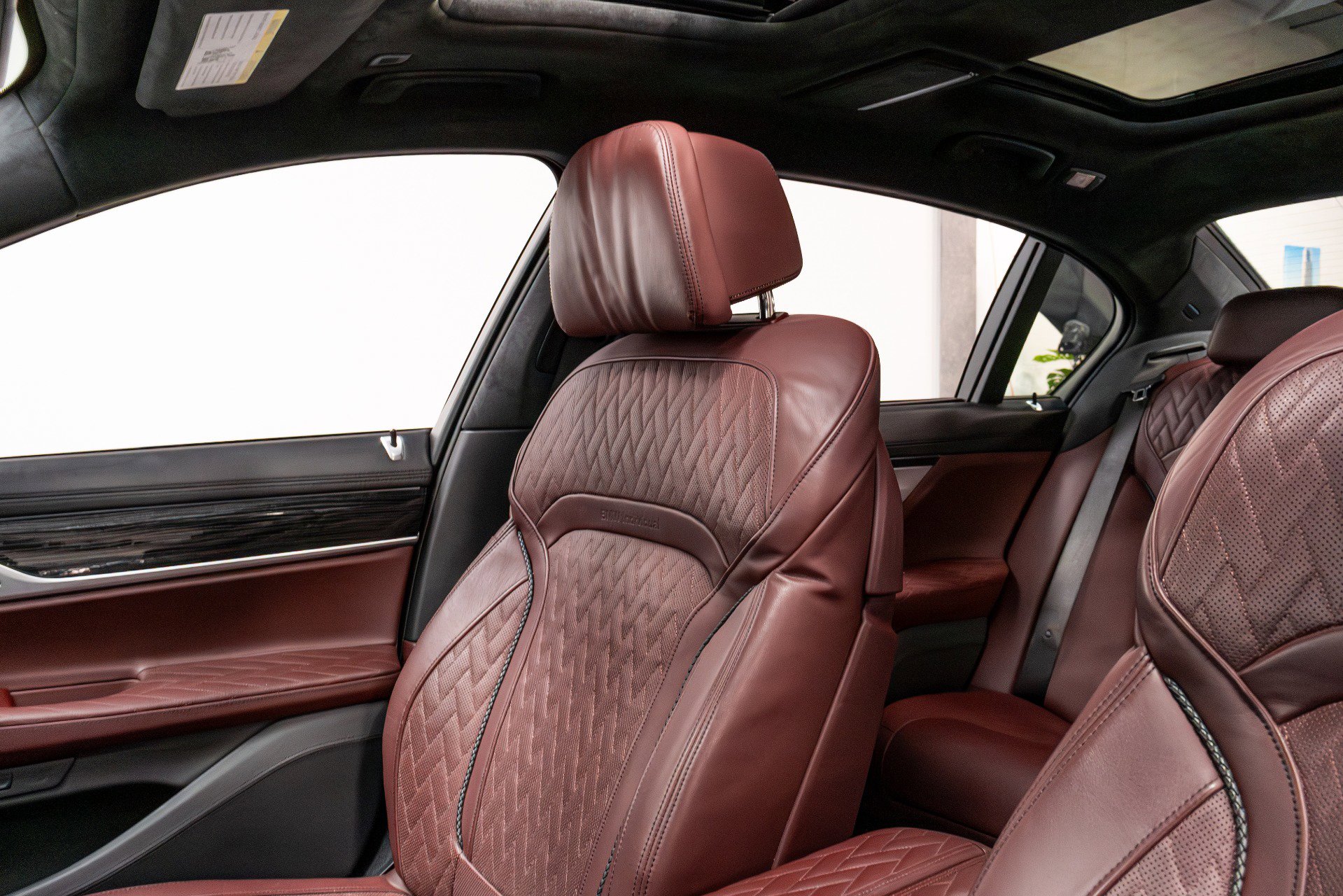 Used 2020 BMW 750i xDrive w/ Executive Package image 10