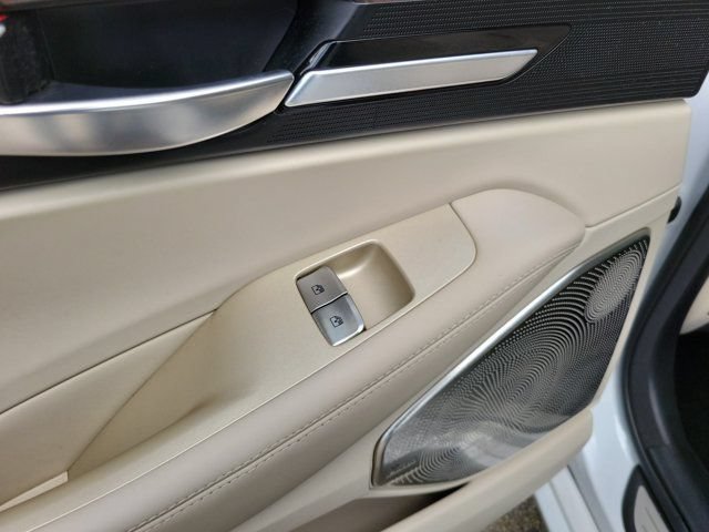 Used 2017 Genesis G90 3.3T Premium RWD image 12