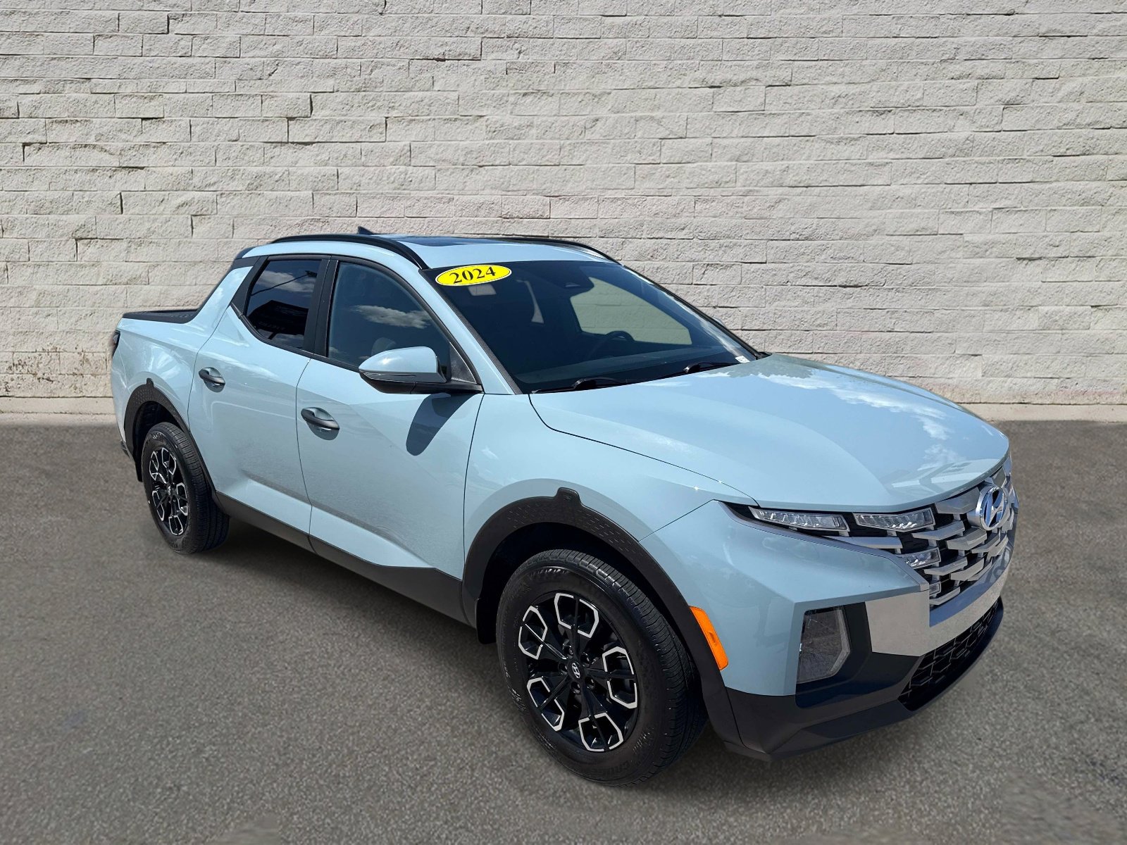 Used 2024 Hyundai Santa Cruz SEL w/ Activity Package FWD image 3