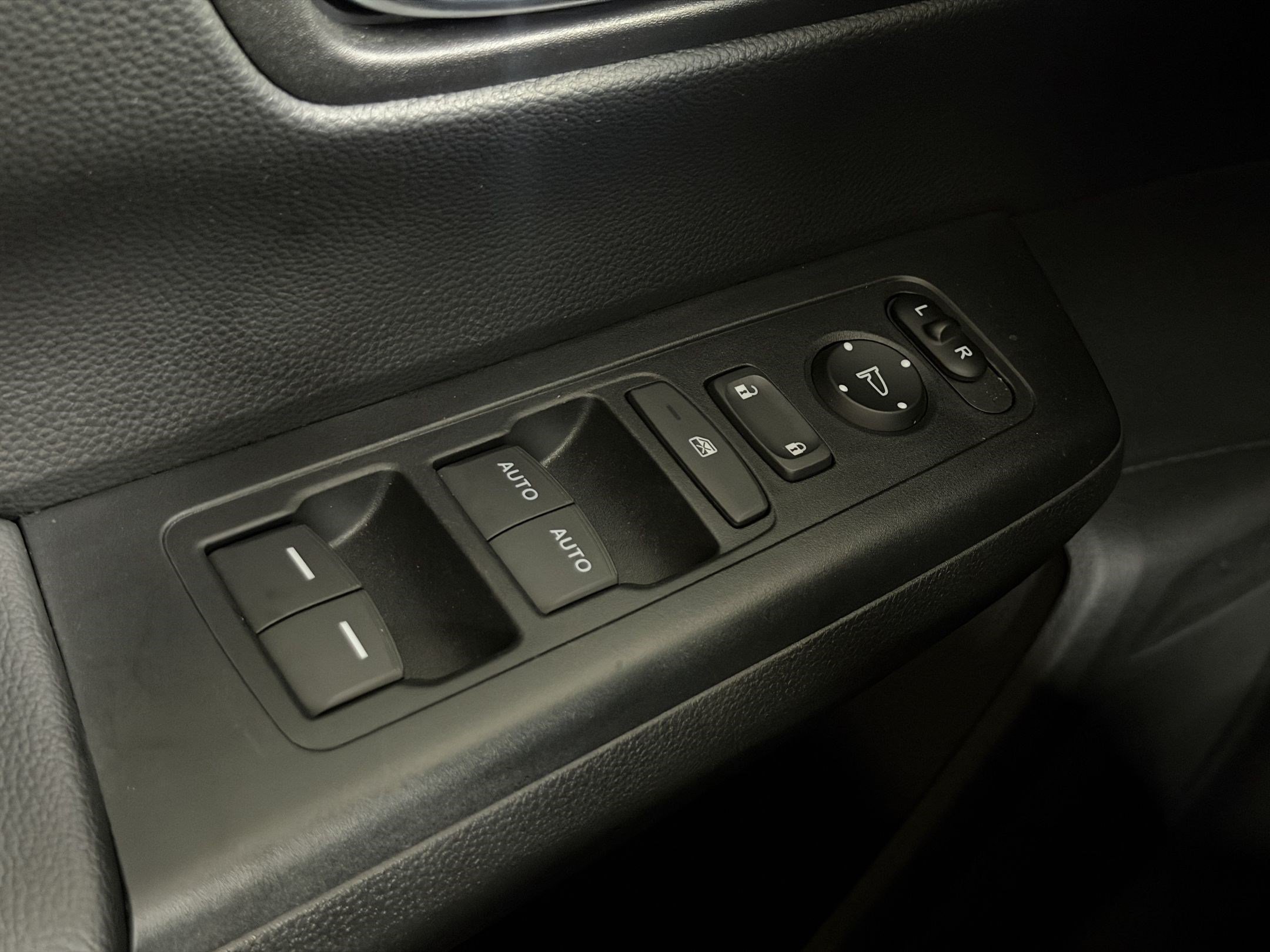 Used 2025 Honda CR-V EX image 14