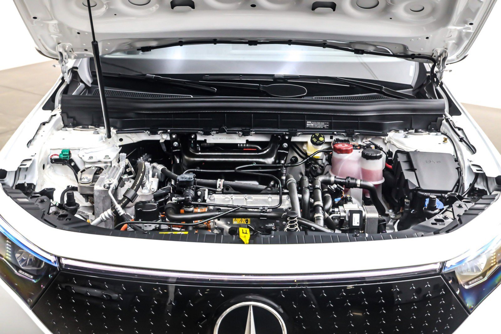 Used 2024 Mercedes-Benz EQB 250+ image 11