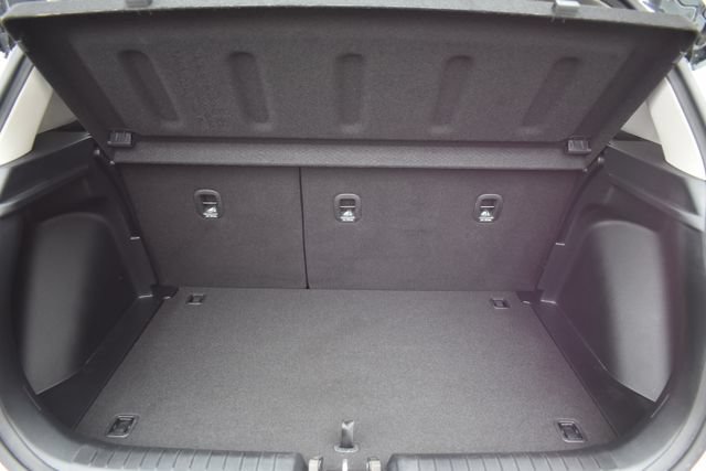 Used 2025 Hyundai Venue Limited FWD image 29