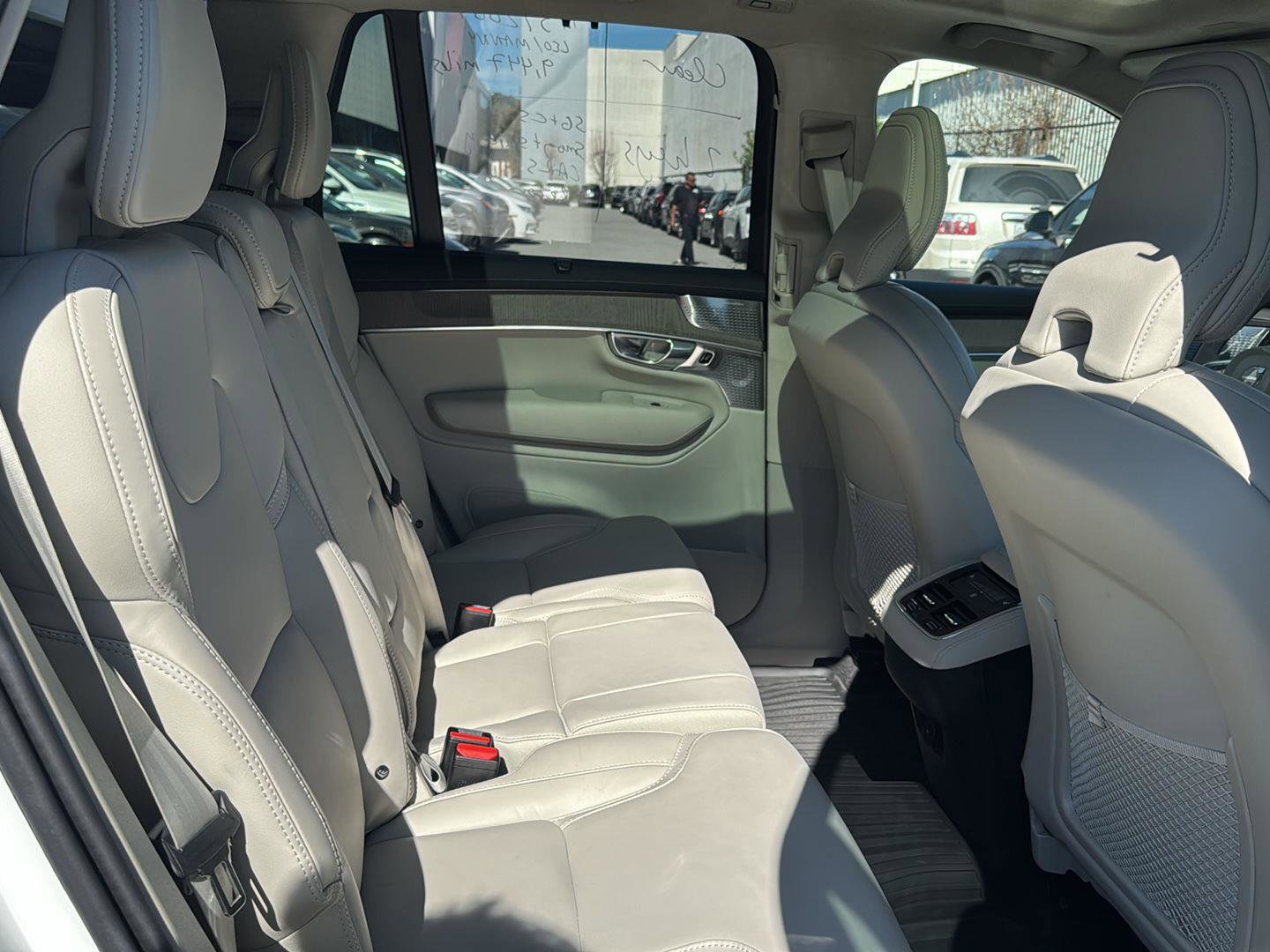 Used 2025 Volvo XC90 B6 Ultra w/ Lounge Package image 14