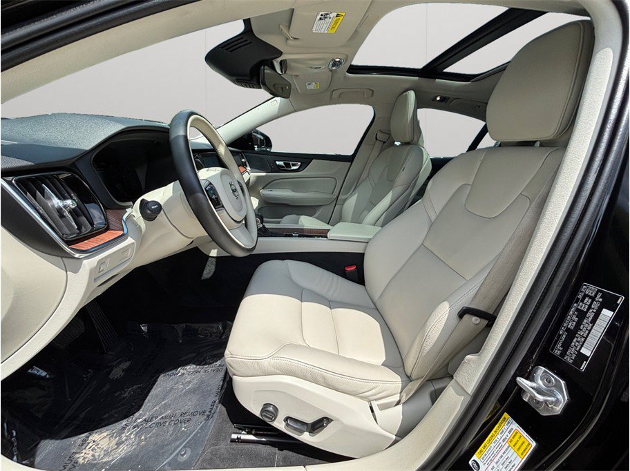 Used 2020 Volvo S60 T5 Momentum FWD image 2