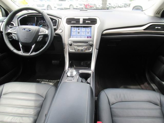 Used 2017 Ford Fusion SE w/ Fusion SE Technology Package FWD image 11