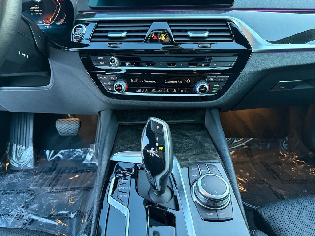 Used 2022 BMW 530i xDrive w/ Premium Package image 11