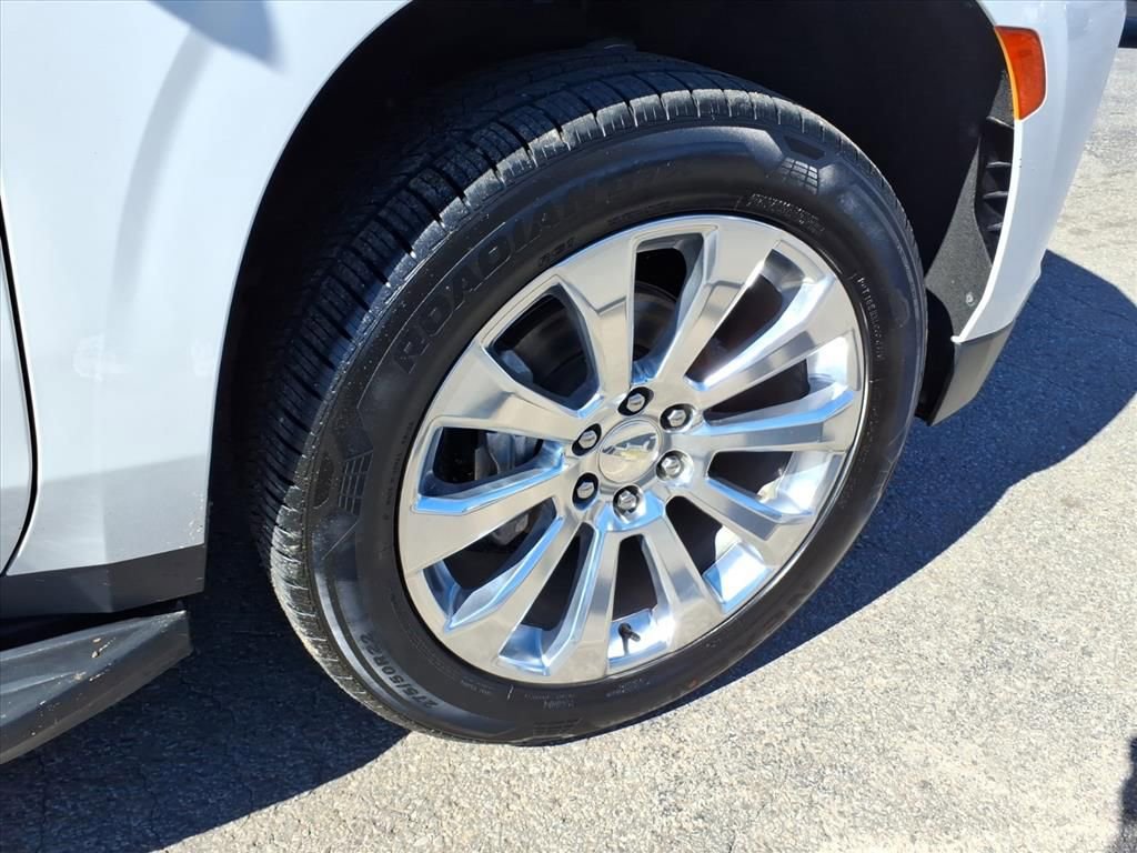 Used 2021 Chevrolet Suburban Premier w/ Premium Package image 9