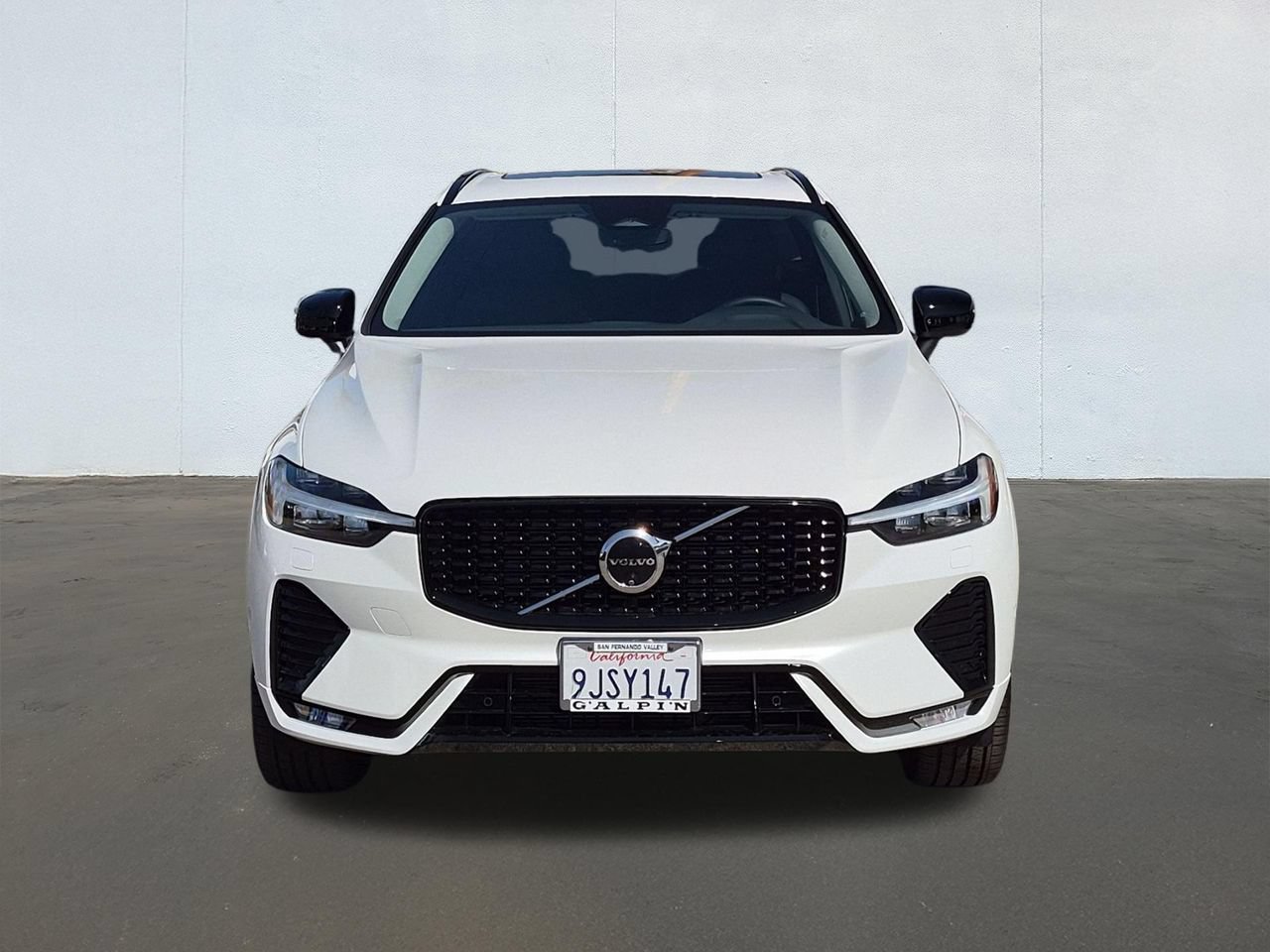 Certified 2024 Volvo XC60 B5 Plus AWD/4WD image 2