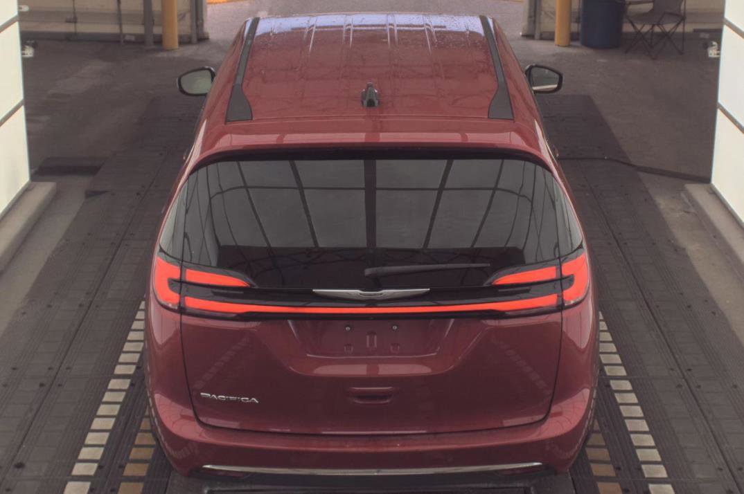 Used 2025 Chrysler Pacifica Select FWD image 18