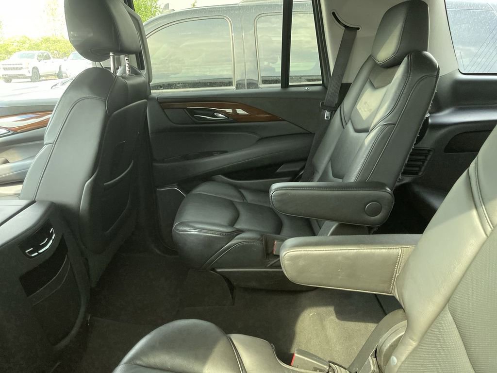 Used 2019 Cadillac Escalade Luxury AWD/4WD image 5