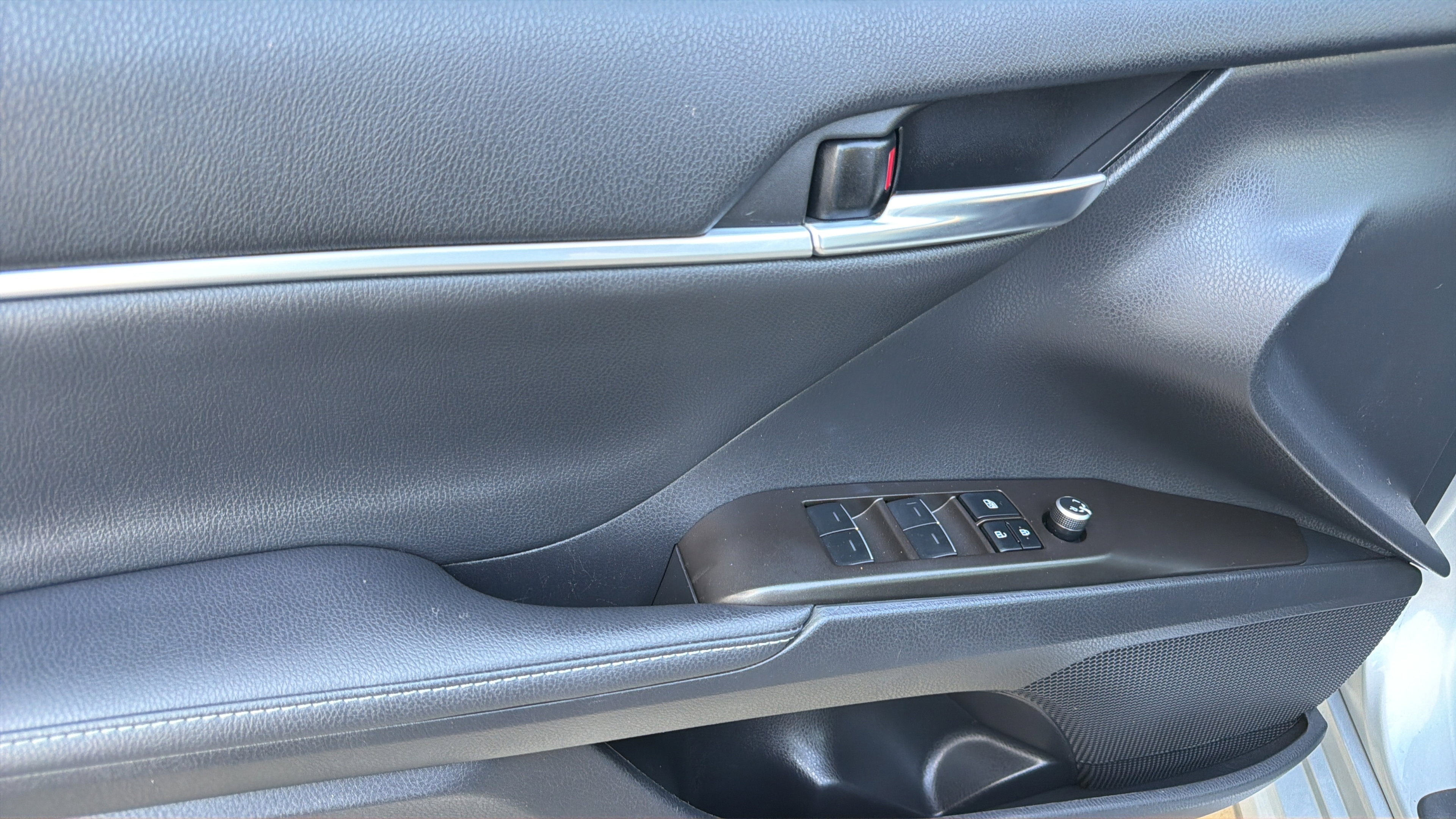 Used 2023 Toyota Camry XSE FWD image 14