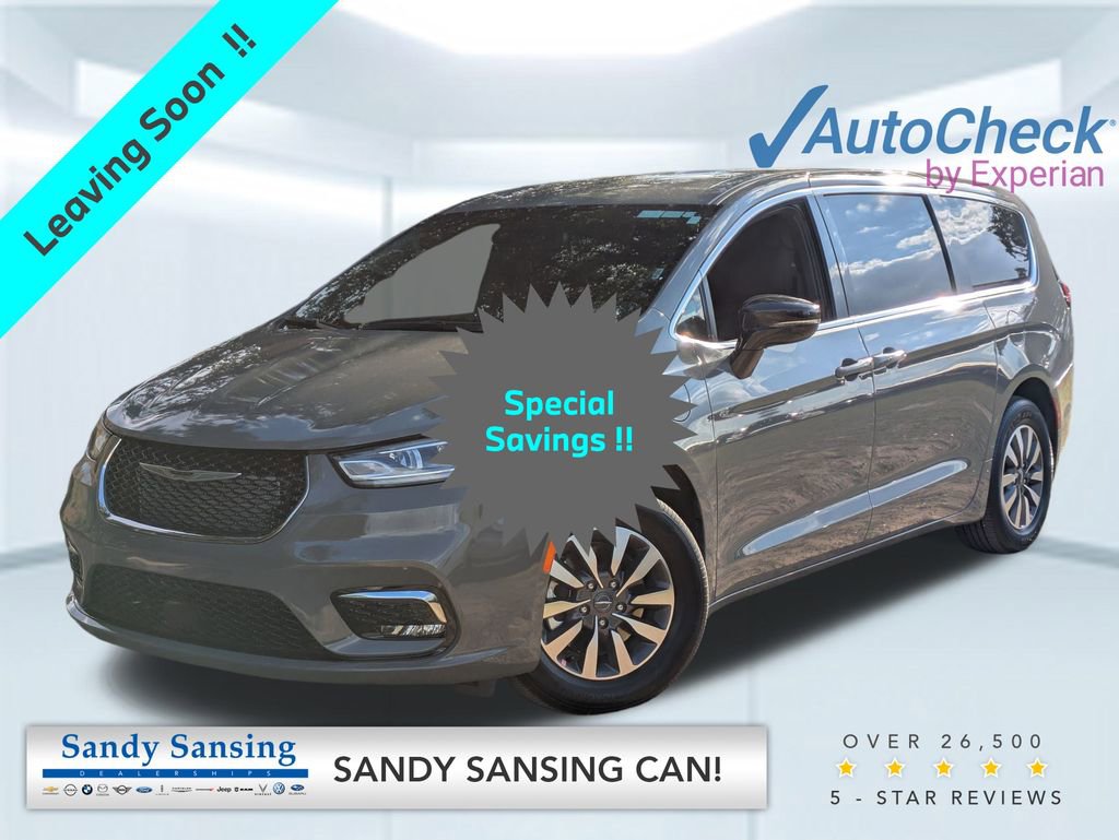 Used 2025 Chrysler Pacifica Select