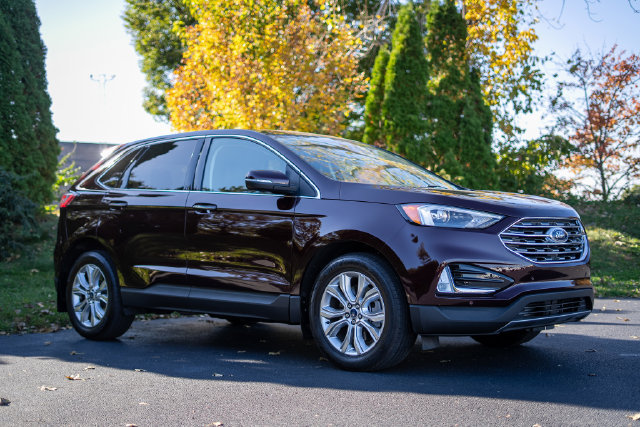 Used 2022 Ford Edge Titanium AWD/4WD image 3