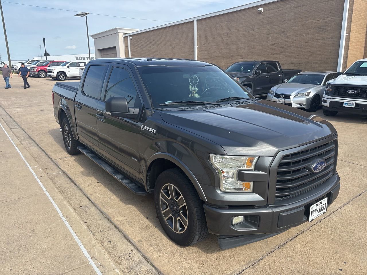 Used 2017 Ford F150 XLT w/ Equipment Group 302A Luxury RWD image 4