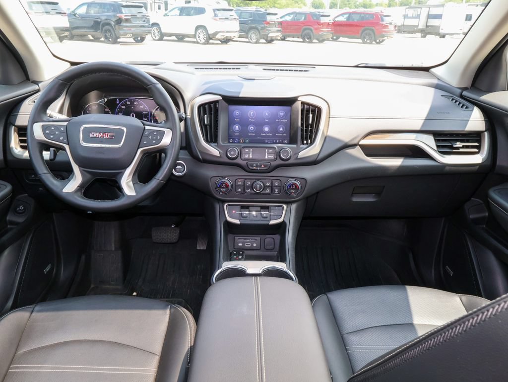 Used 2024 GMC Terrain Denali w/ Denali Premium Package AWD/4WD image 14